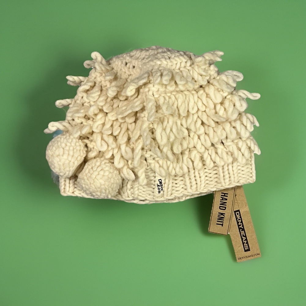 Y2K chunky hand knitted women’s winter hat light/off white colour